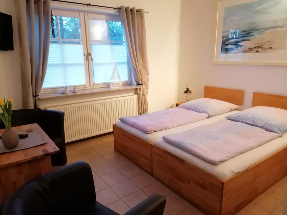 Boddenhus Auf Ruegen - Ferienwohnungen Und Pension Rappin Ngoại thất bức ảnh