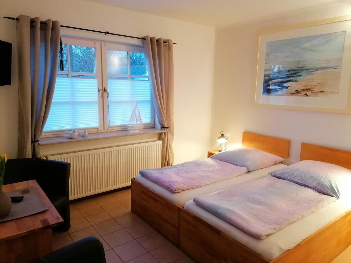 Boddenhus Auf Ruegen - Ferienwohnungen Und Pension Rappin Ngoại thất bức ảnh