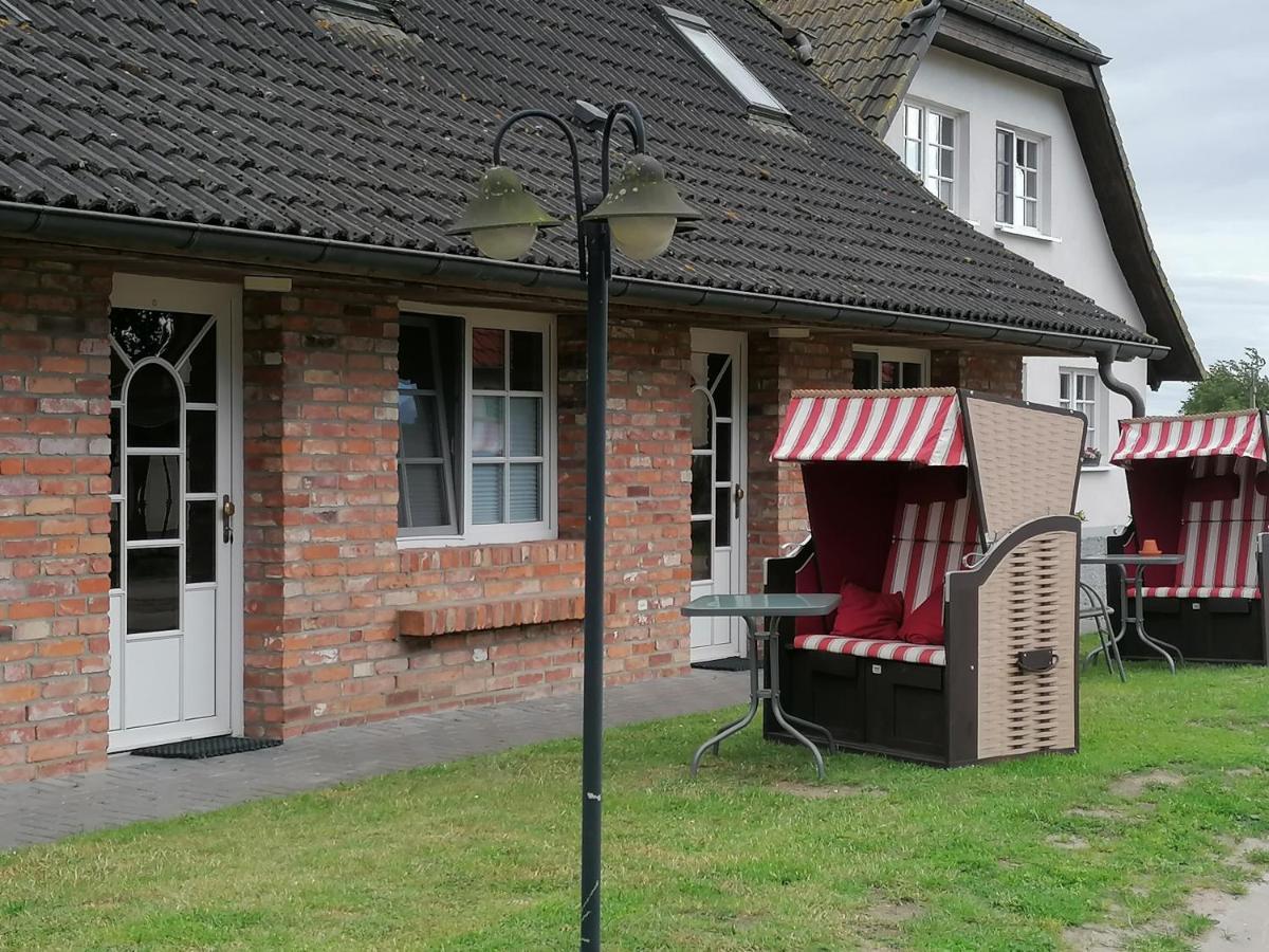Boddenhus Auf Ruegen - Ferienwohnungen Und Pension Rappin Ngoại thất bức ảnh